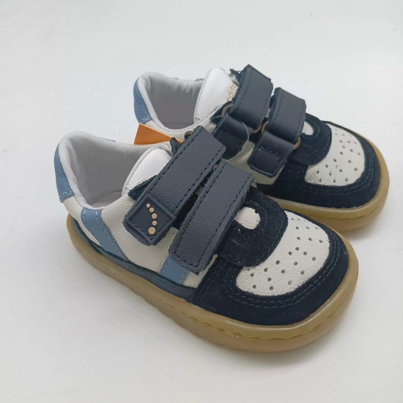 Deportivo modelo Caicos en azul y blanco