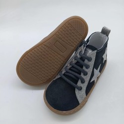 Botin piel negro con estrellas plata