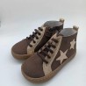 Botin piel marron estrellas oro