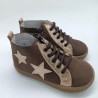 Botin piel marron estrellas oro