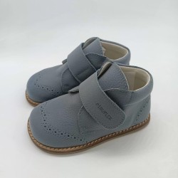 Botin Barefoot picado en color gris