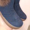 Botin respetuoso piel serraje azul marino con pompom