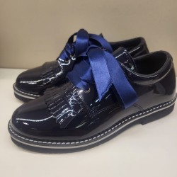 Zapato Oxford en charol azul marino