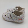 Sandalia respetuosa kickers flores