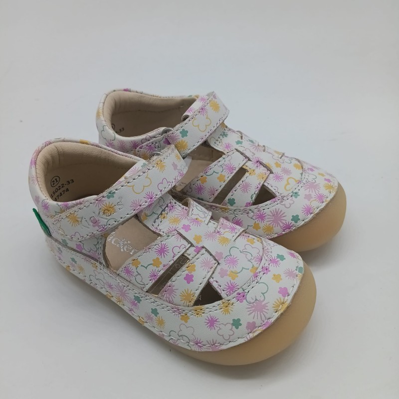 Sandalia respetuosa kickers flores