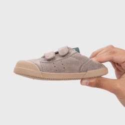 Zapatilla Igor en piel suede topo