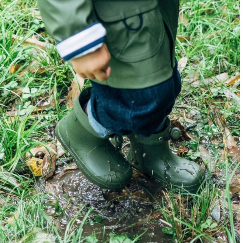 Bota de agua Igor respetuosa modelo Mendi verde