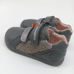 Botin respetuoso Biomecanics en piel color gris