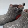 Botin chelsea respetuoso en gris