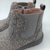 Botin chelsea respetuoso en gris
