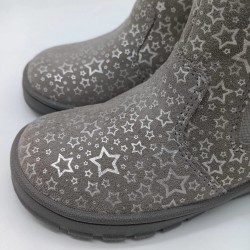 Botin chelsea respetuoso en gris