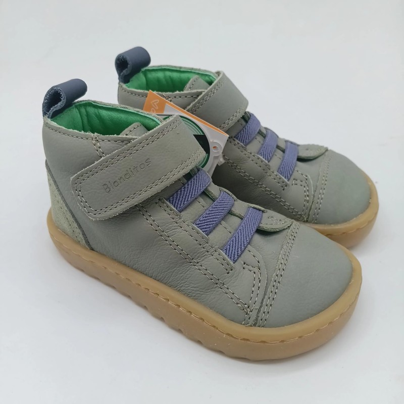 Botin respetuoso Crios modelo Pekin en verde