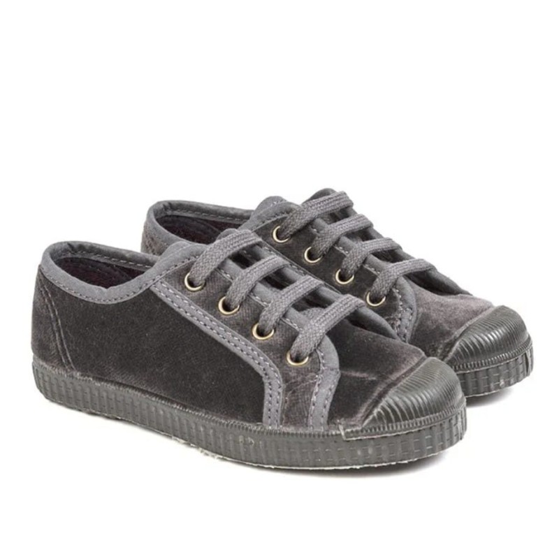 Zapatilla terciopelo Natural World gris